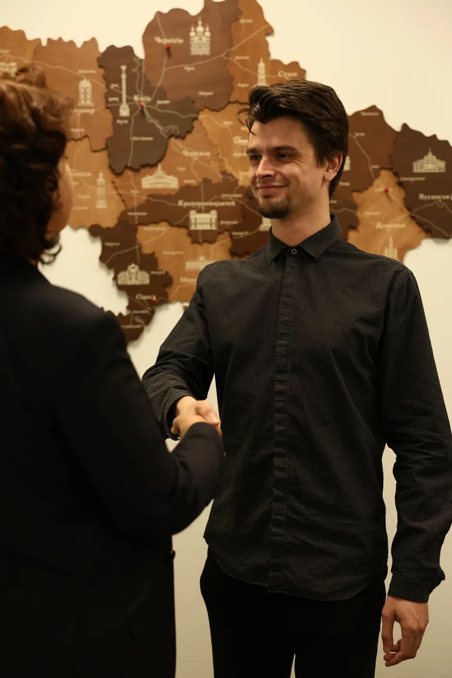 ARGUS staff member in front of a wall map of Ukraine in the company office
